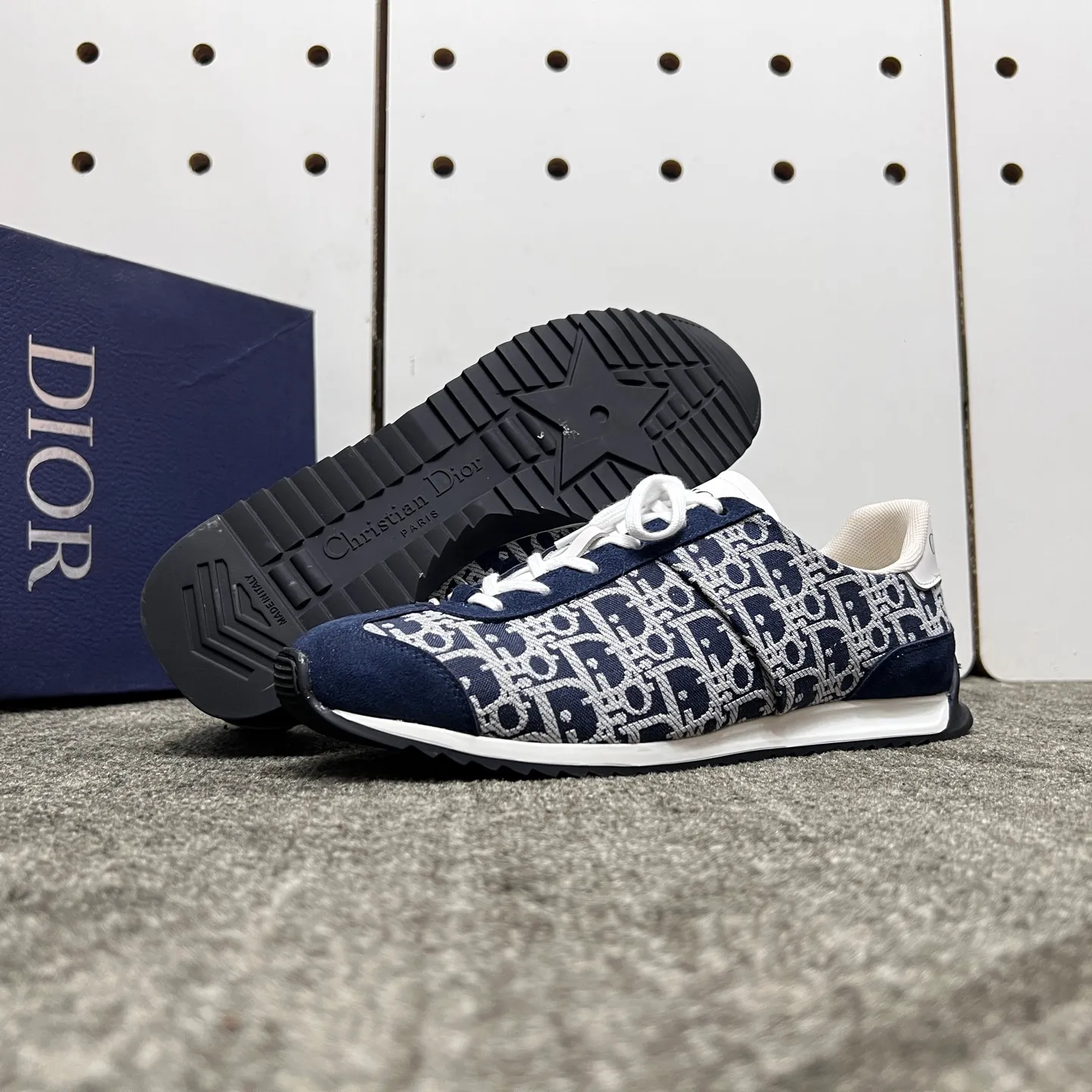 Factory price: 420💰【DIAo•Dior】Original quality.~ Unique modern style sneakers. 🏃A must-have casual shoe for trendy men😍😍 Original brand imported from Italy, imported original leather, sheep lining (refuses to discolor and grind feet) Sole: Original sole provided by the original factory, French lazy style design ⚠️Fit to the feet, original quality, super comfortable original sole. It’s like shooting the real thing 🎬The real thing is better, high-quality sneakers, size: 38-44, custom-made 45
